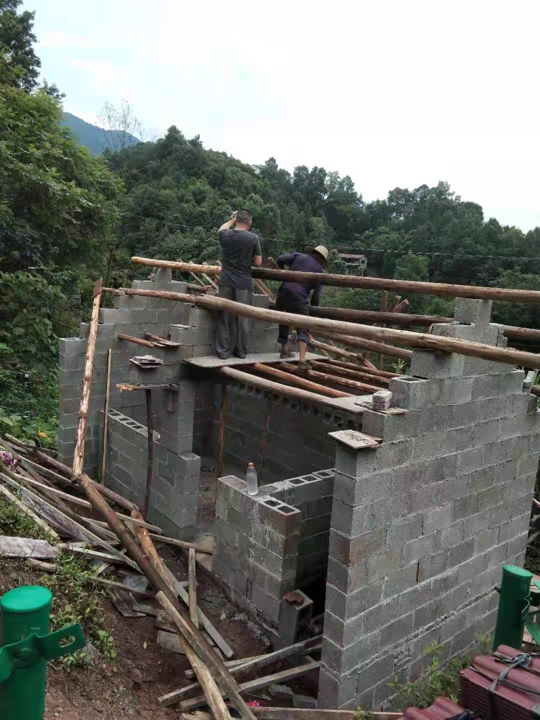 利福塔镇：迅速出击  依法拆除违章建筑