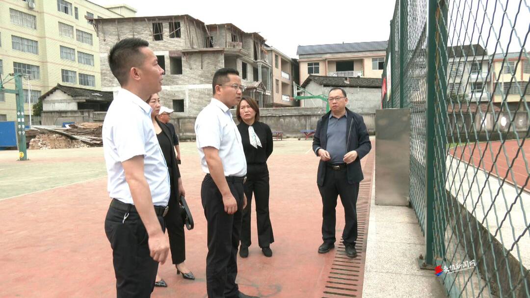 赵云海到桑植县第四中学调研