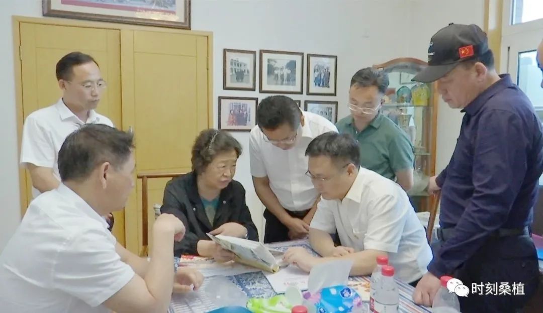 曹飞赵云海一行前往北京 看望革命后代和亲属