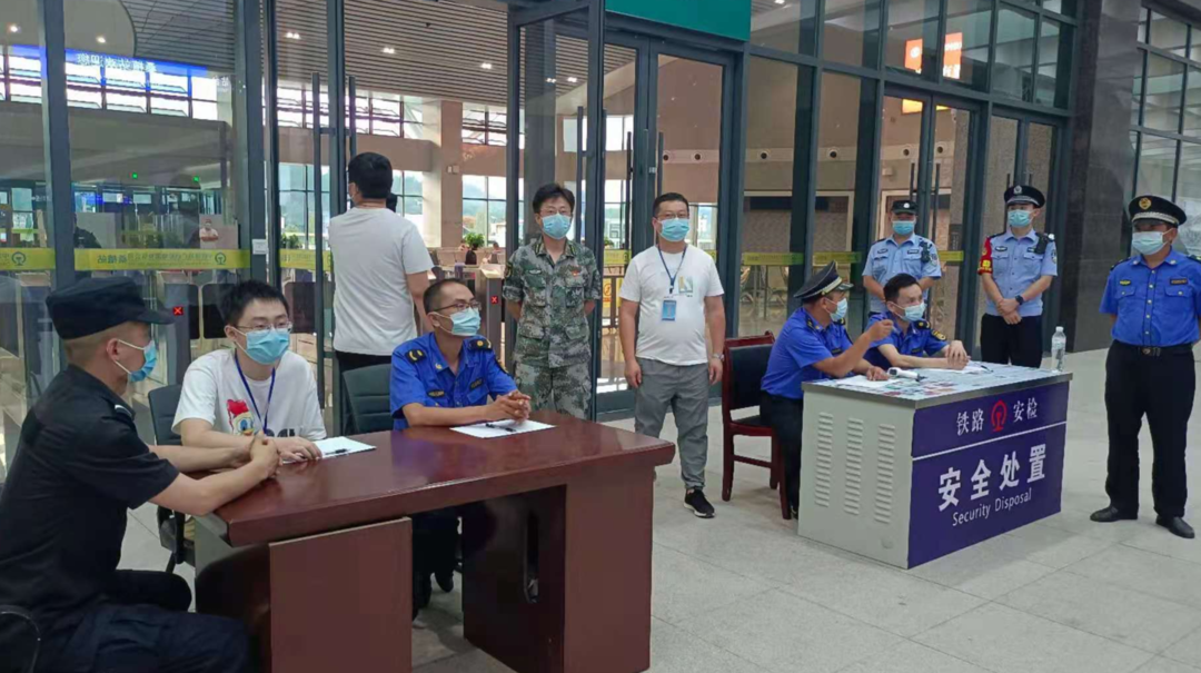 众志成城 抗击疫情丨利福塔镇：志愿者日夜坚守一线，切实做好高铁站疫情防控
