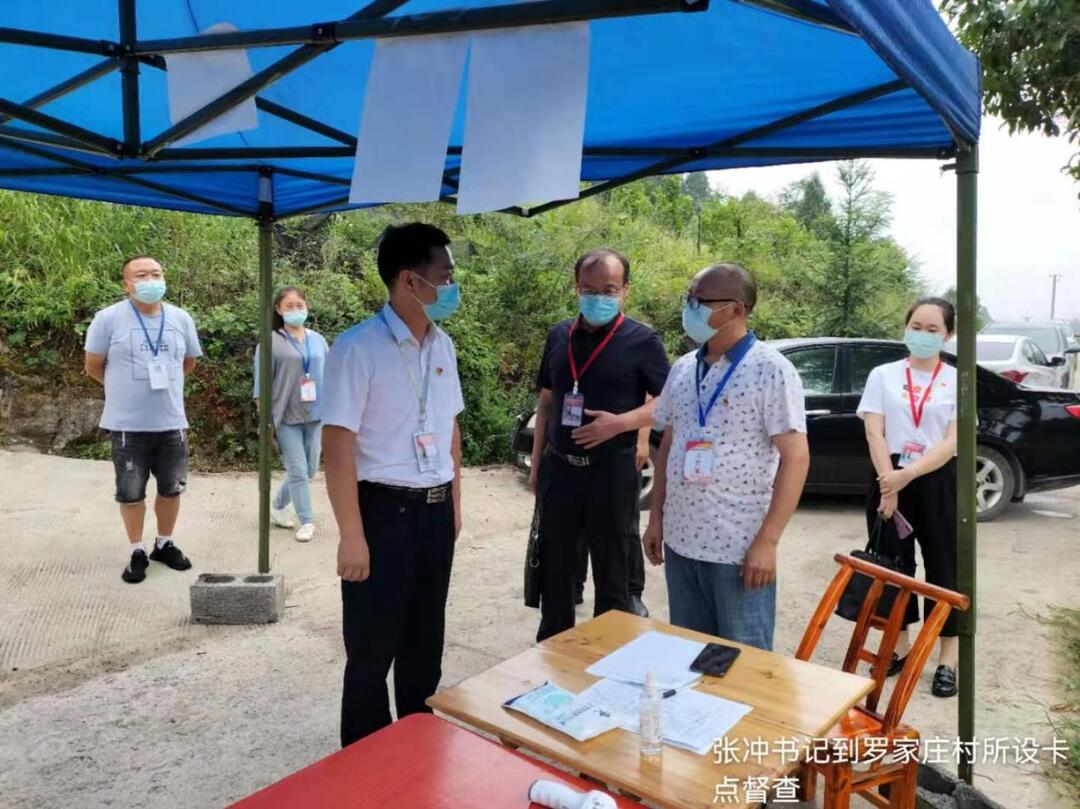 张冲到澧源镇督查社区封闭管理工作