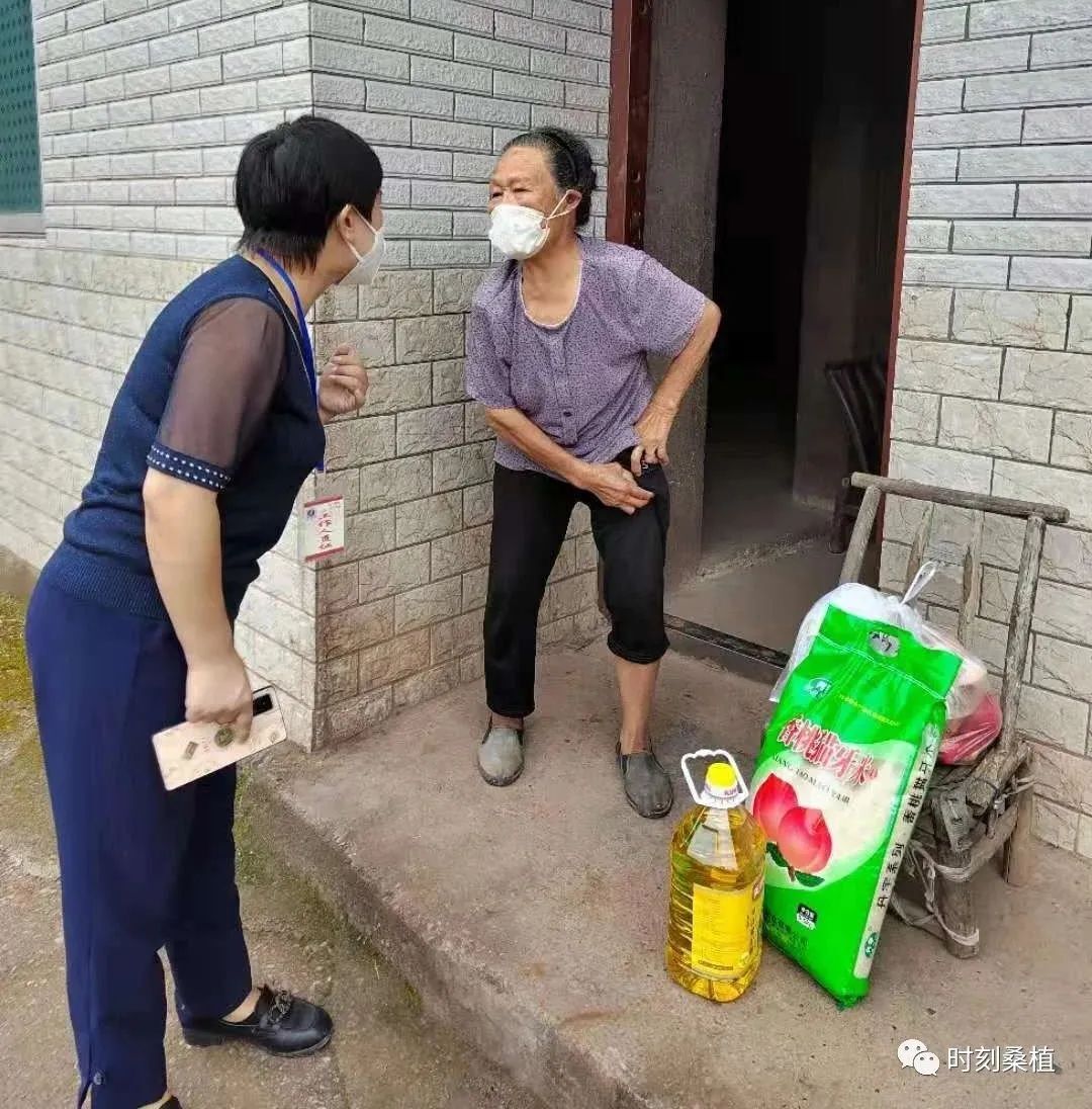 志愿服务丨芙蓉桥村：困难群众先保障 爱心物资送到家
