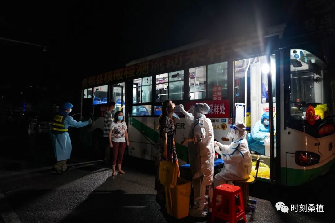 桑植：启用20辆核酸检测流动采样车