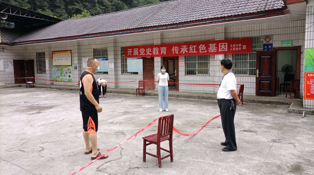 张东林赴五道水镇督导疫情防控和防汛工作