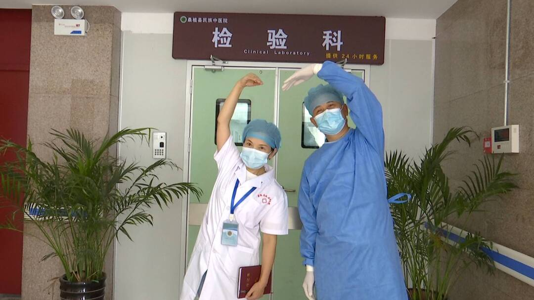 张忠：一家三口齐上阵 疫情不除不团聚