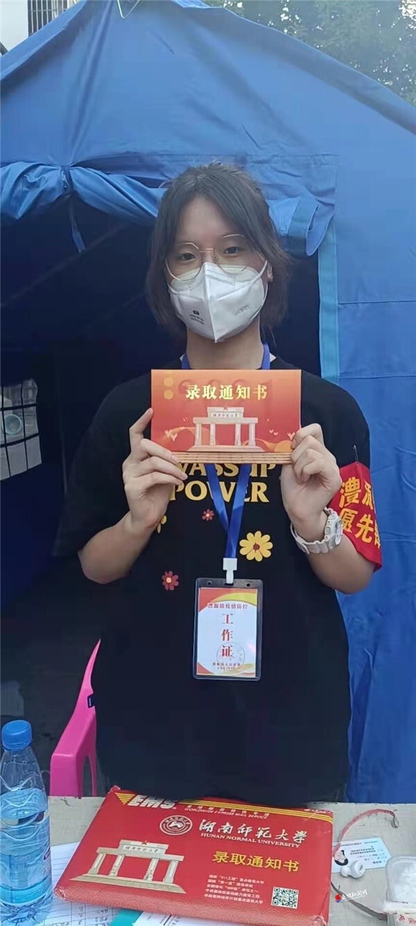 张佳璇：刚下考场 又上“战场”