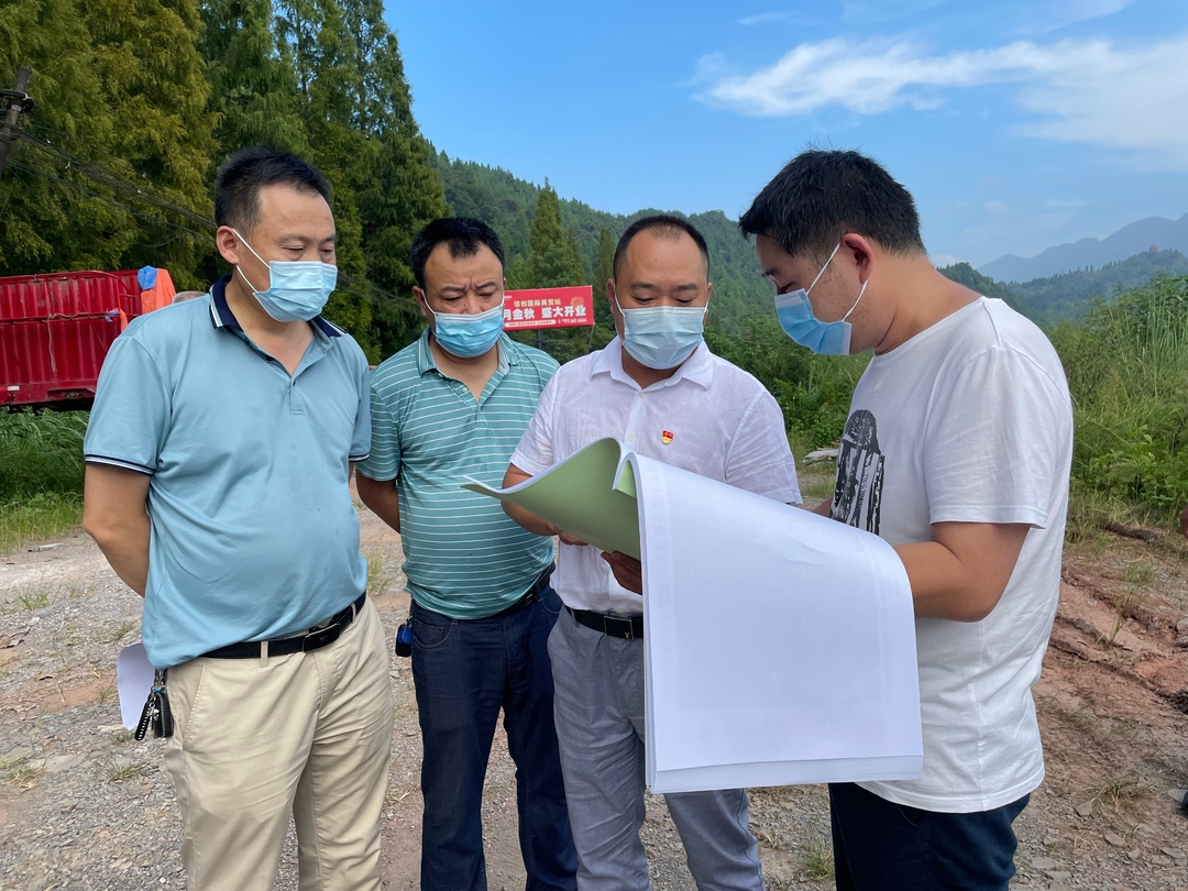 钟照寰现场督办河湖问题整改工作