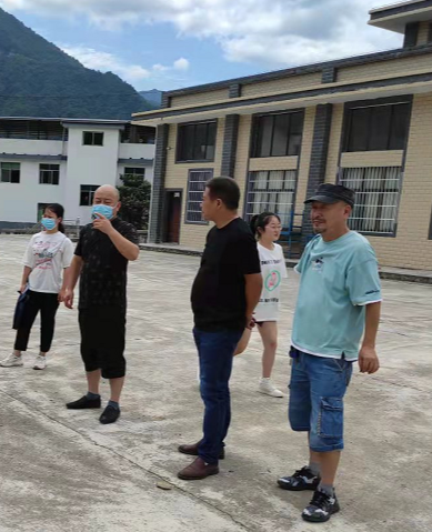 县卫监局等联合督查指导长潭坪学校“疫情防控”工作