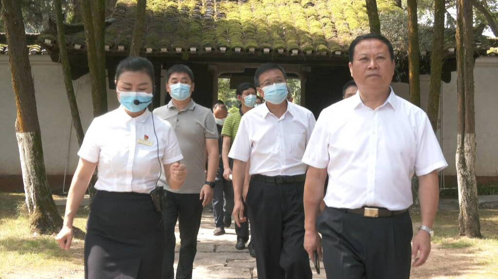 叶红专来桑开展民族区域自治“一法两规定”执法检查
