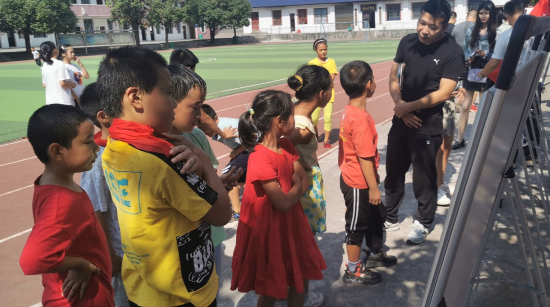 桥自弯镇：学习未保法  护航花季行