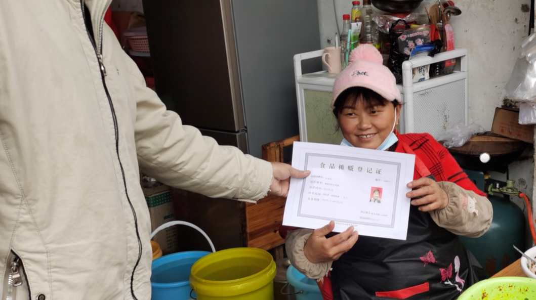 桥自弯镇：守护“舌尖”安全  牢筑食品卫生安全关