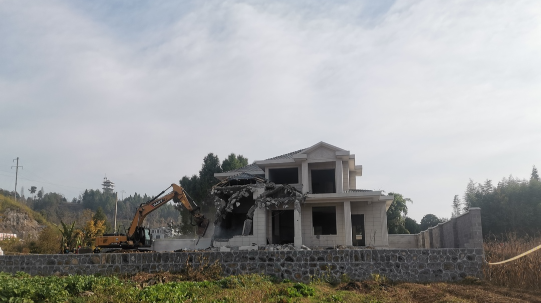 官地坪镇：违章建筑，拆！