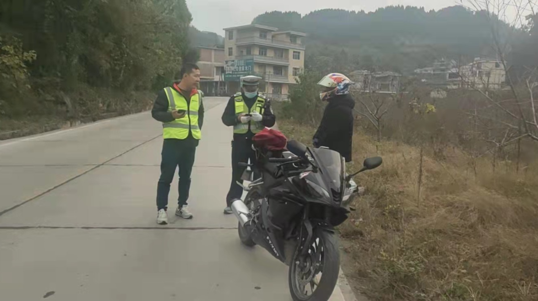 桥自弯镇：岁末护航不松劲  百日行动保安全