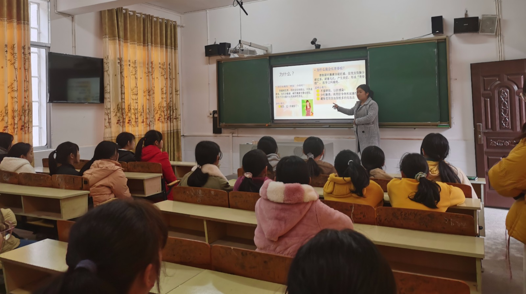 淋溪河学校开展女孩青春期教育