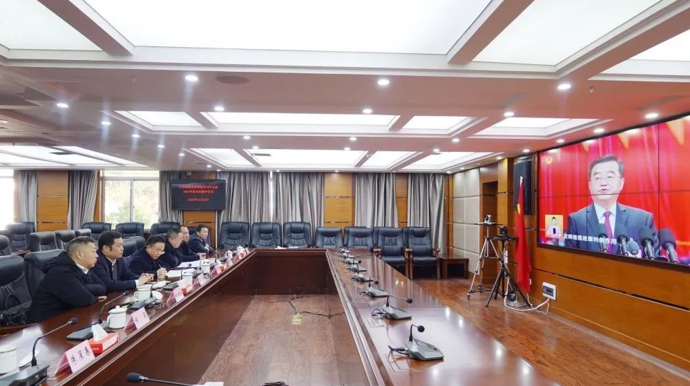 桑植县干部群众热议湖南省第十二次党代会开幕式