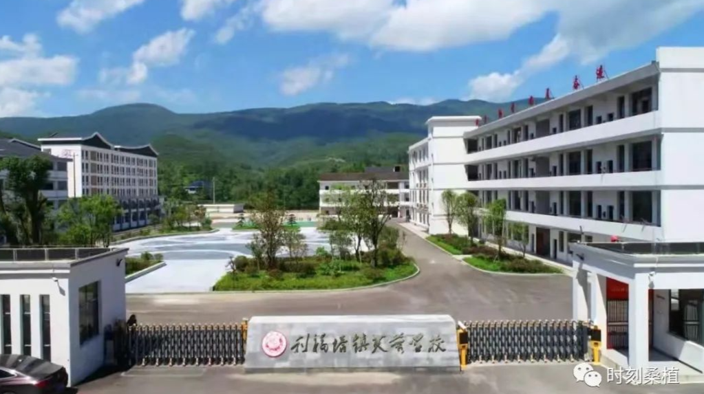比看促实干 冲刺抓收官｜县教育局：新修学校新增学位 山区教育迎来蝶变