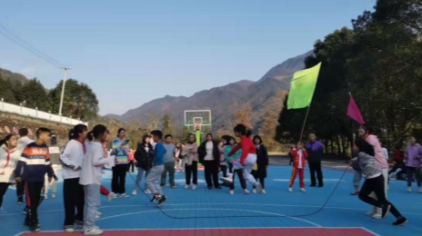 人潮溪学校举办第一届趣味运动会