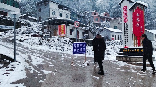 利福塔镇：加强雪天巡查 保障道路安全