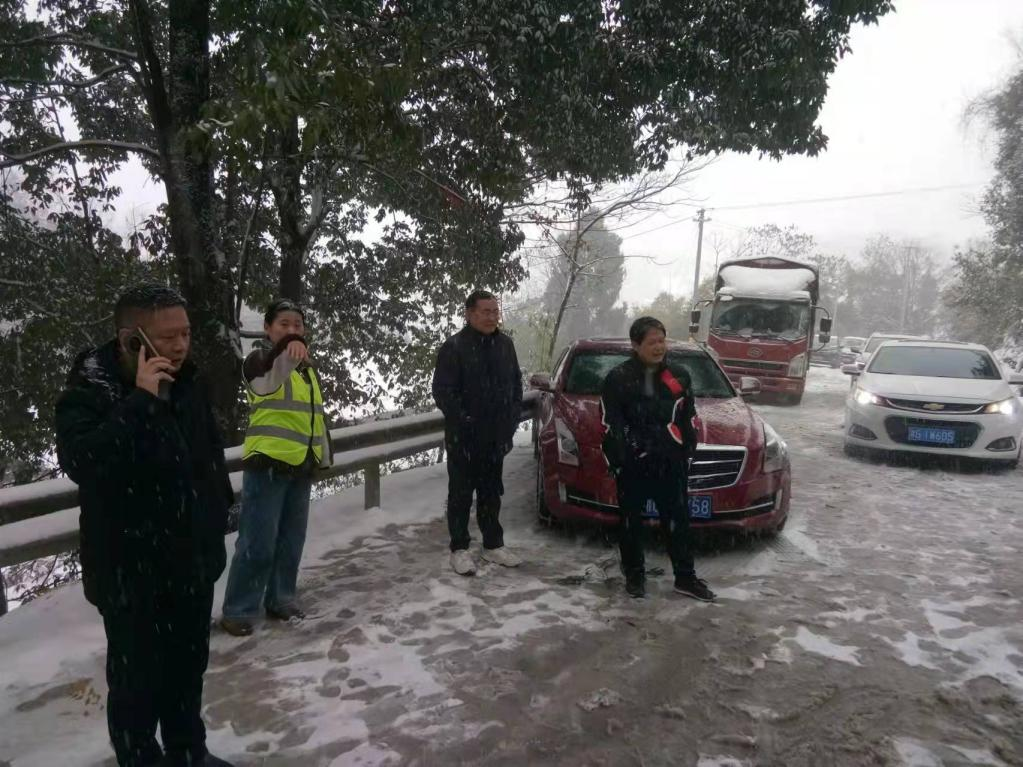 桥自弯镇：以雪为令  做风雪中的护航人