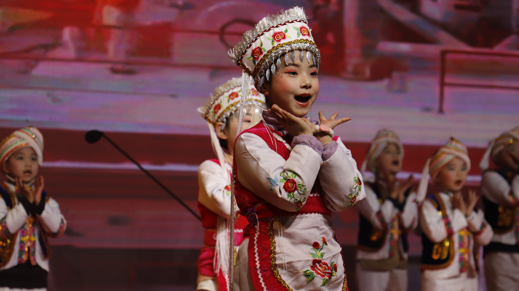 桑植县金海实验学校举行第三届艺术节文艺汇演