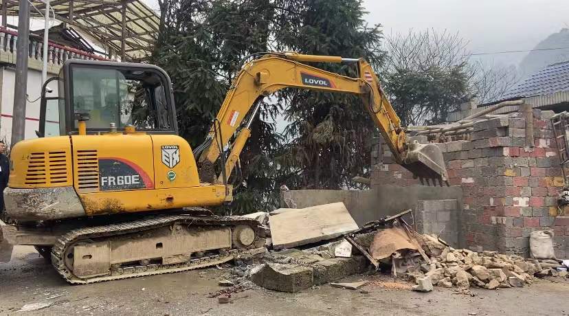 控违治违丨人潮溪镇溇阳村：控违不止步 拆违不手软