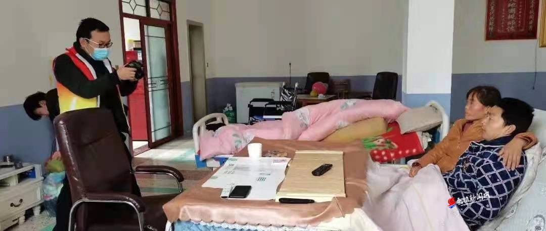 志愿服务：为村民拍下幸福瞬间