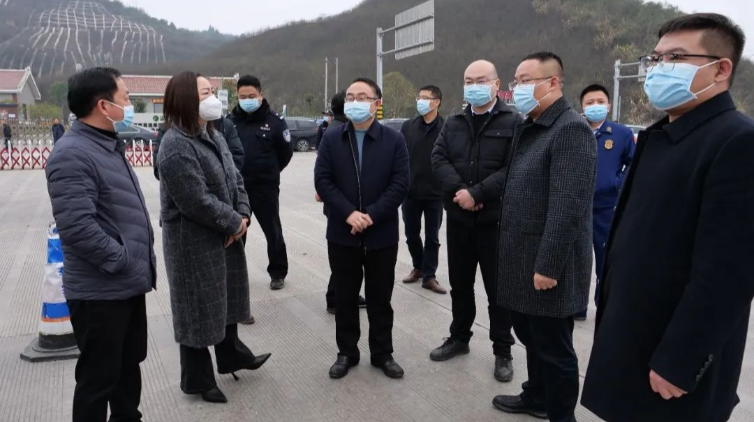 梁高武督导疫情防控、安全生产、产业发展等工作