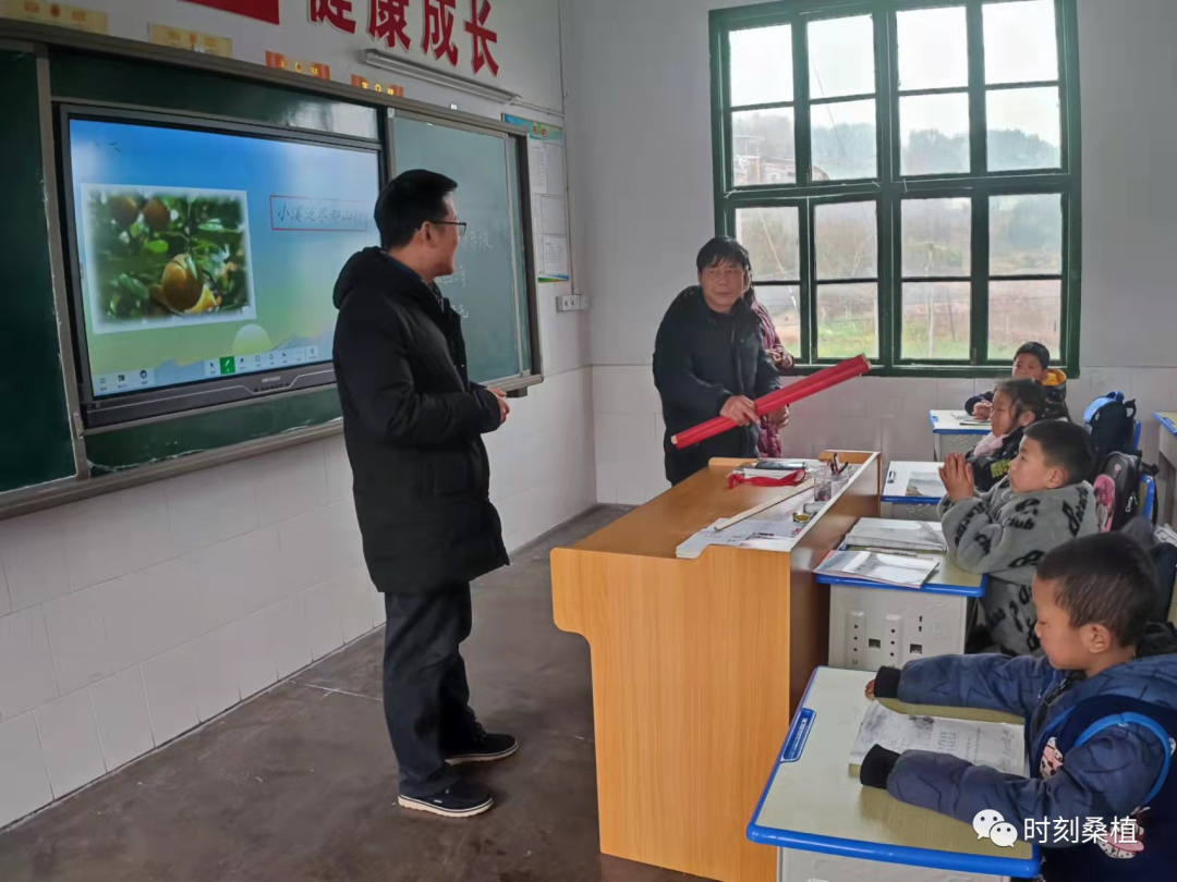 桑植县陈家坪小学：爱心捐赠 情暖校园