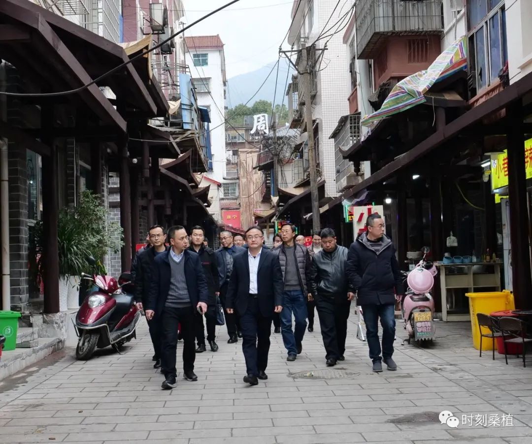 梁高武调研城镇老旧小区改造工作
