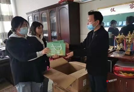 爱心人士为桑植县职业中学捐赠防疫物资