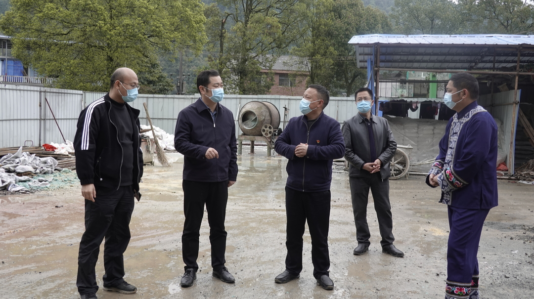 张冲到细沙坪学校调研