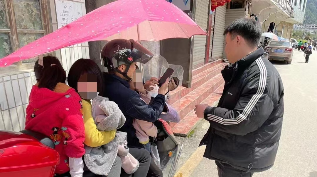 河口乡：派出所落实一岗双责 护校治违两手抓