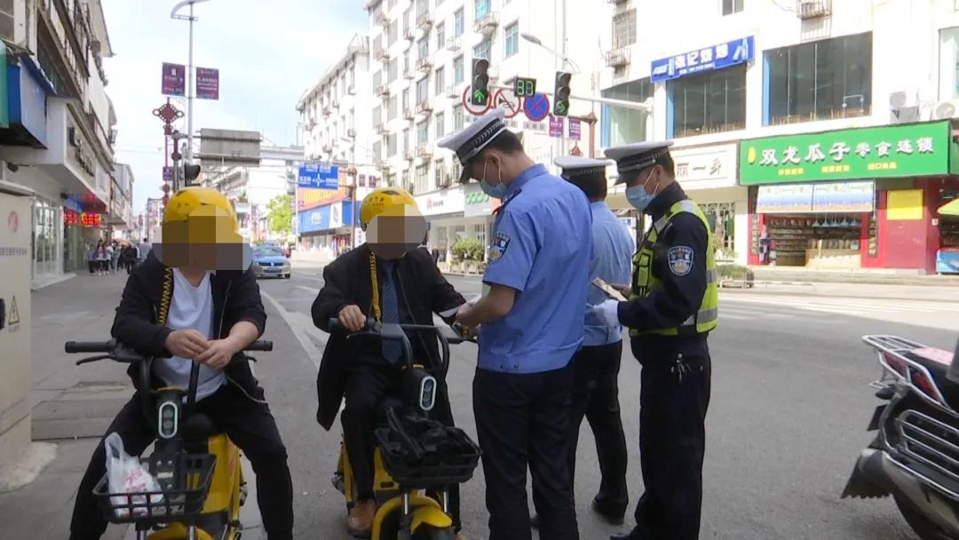 桑植县交警大队：“五一”我在岗 全力护平安