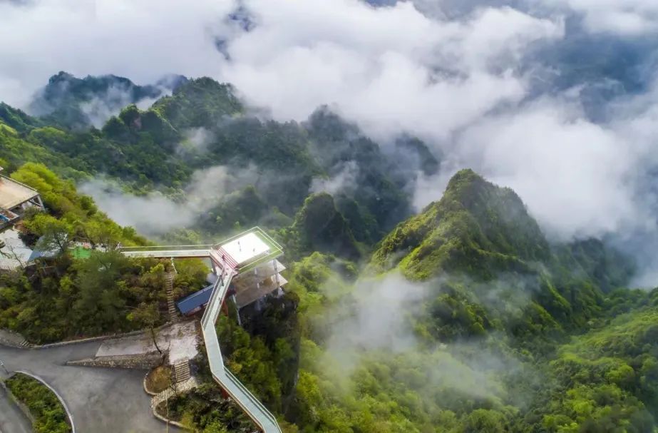 办好旅发会 一起向未来 | 五一假期游 西界“天空之镜”如梦如幻