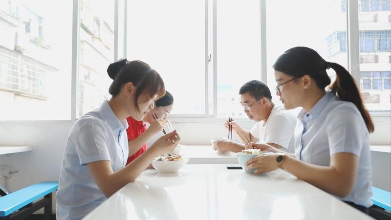 致敬劳动者丨桑植农商银行：打造“百优食堂” 让员工吃出幸福