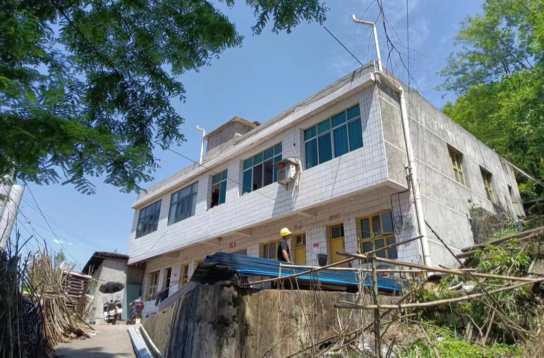 洪家关白族乡：打造景区公路沿线示范带