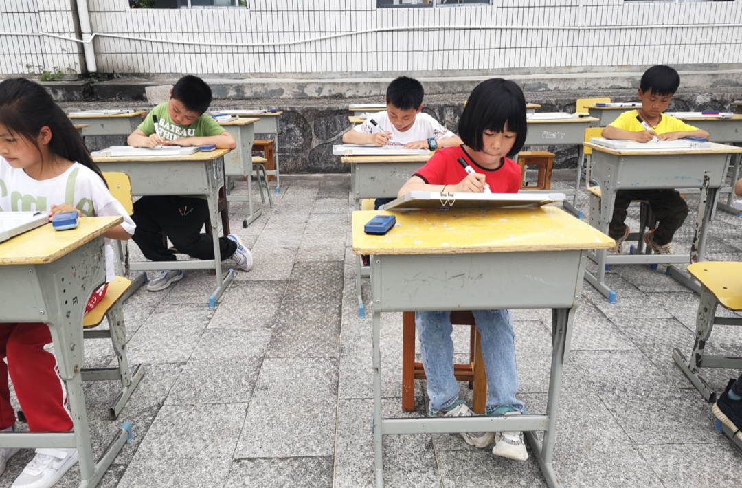 长潭坪学校举办首届词语听写大赛