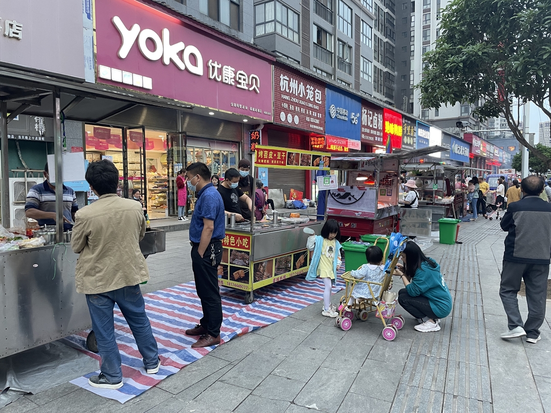 食品安全丨 县城管局：流动摊位集中经营 筑牢食品安全防线