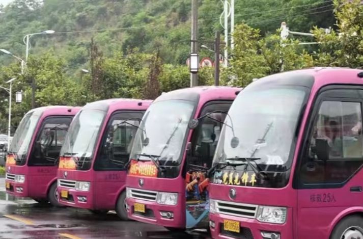 桑植：城乡客运一体化 群众抬脚就上车