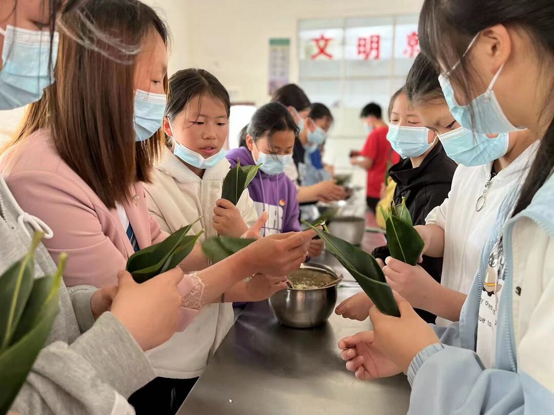 白石学校：厚植中华民族魂 粽享美好师生情