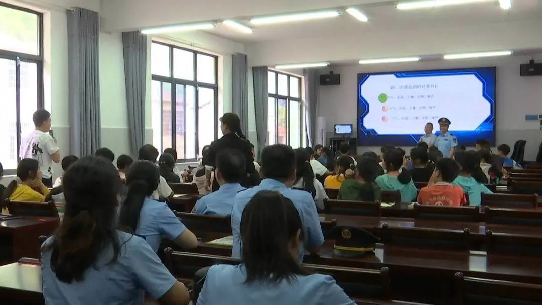 张家界市生态环境局桑植分局：“六五”环境日知识进校园活动走进竹叶坪学校