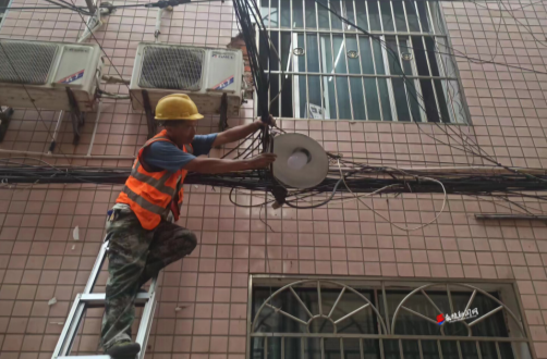 桑植县科工局：电缆光缆入地  助力城市建设