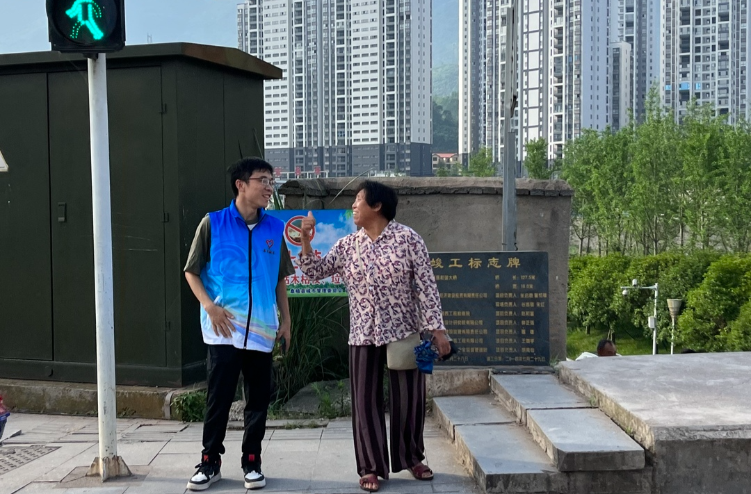 文明创建|“文明劝导者”走上街头 共同促进城市文明
