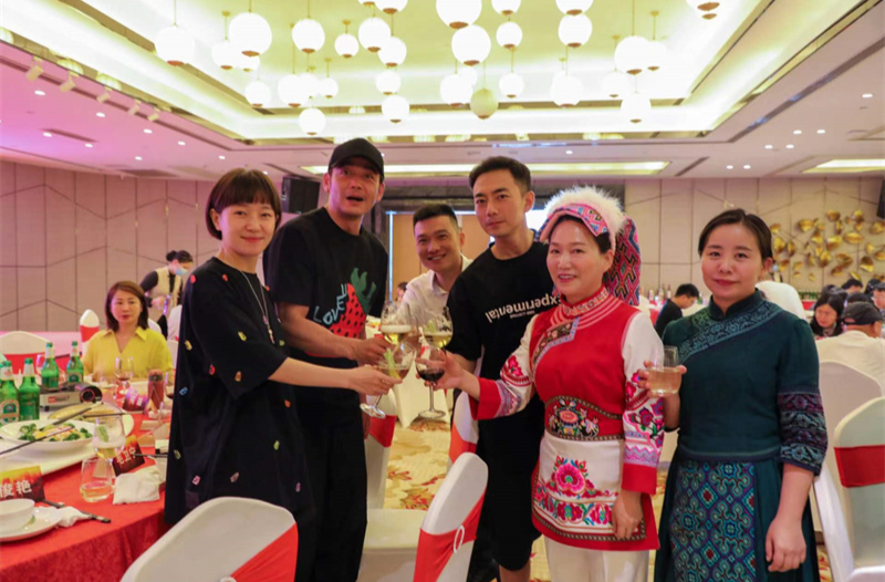 看一集《重中之重》 品一口“桑植白茶”