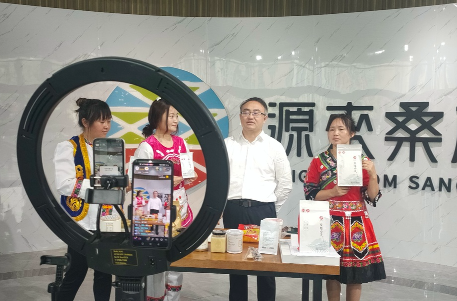 梁高武指导电子商务工作