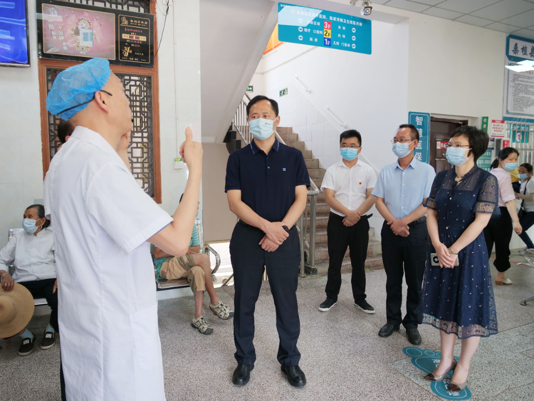 省卫生健康委党组书记、主任李小松来桑调研