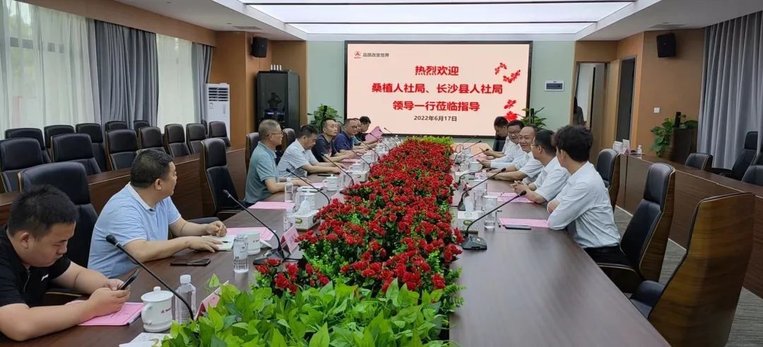 县人社局到“飞地经济”产业园推进劳务协作工作