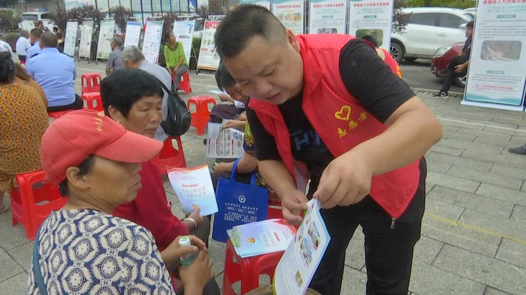 桥自弯镇开展安全生产月宣讲活动