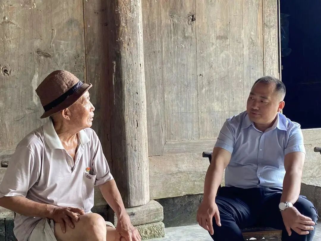 钟照寰开展“七一”走访慰问