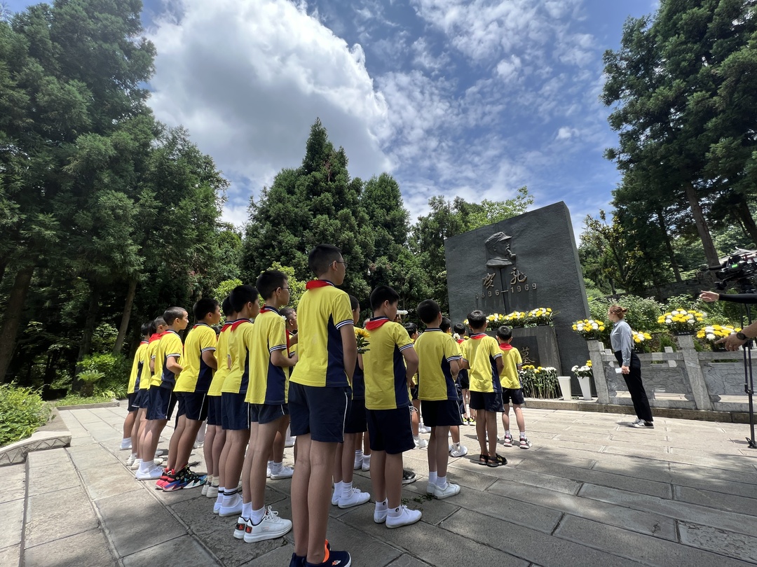 喜迎二十大 奋进新征程 童心永向党——让红色基因代代相传